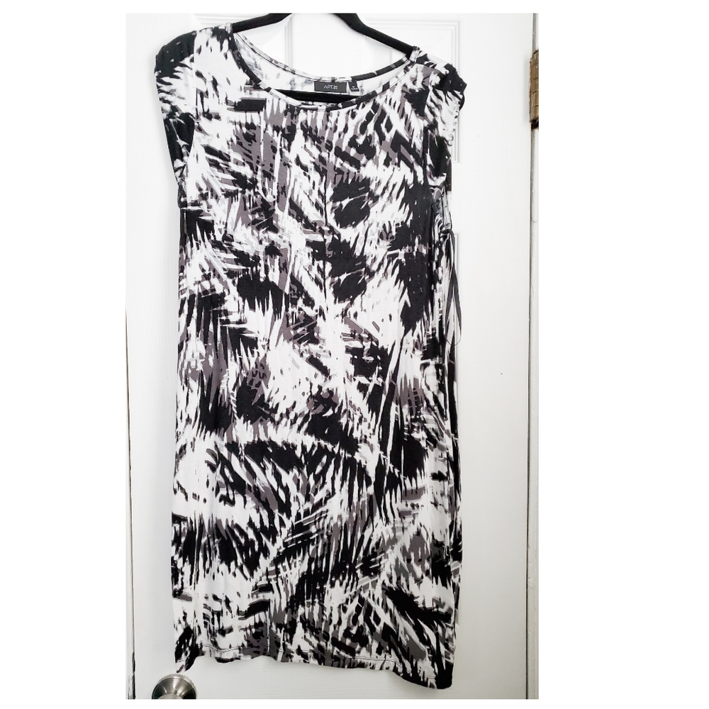 Apt 9 Black and white midi dress size M